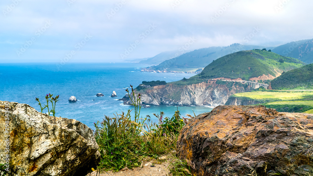 Φωτογραφία The coastal landscape off the Pacific Coast Highway 1 in Big Sur, Northern California, USA