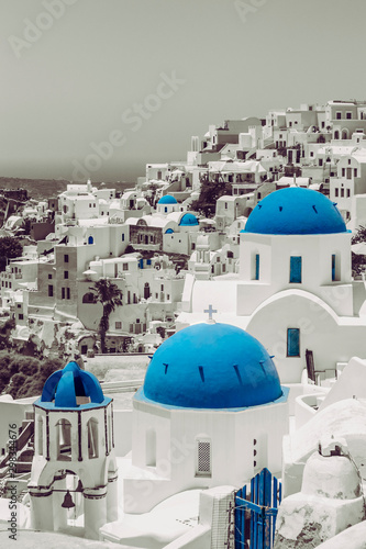 Canvas Print Popular blue dome and whitewashed churches on island of Santorini, Greece in Europe