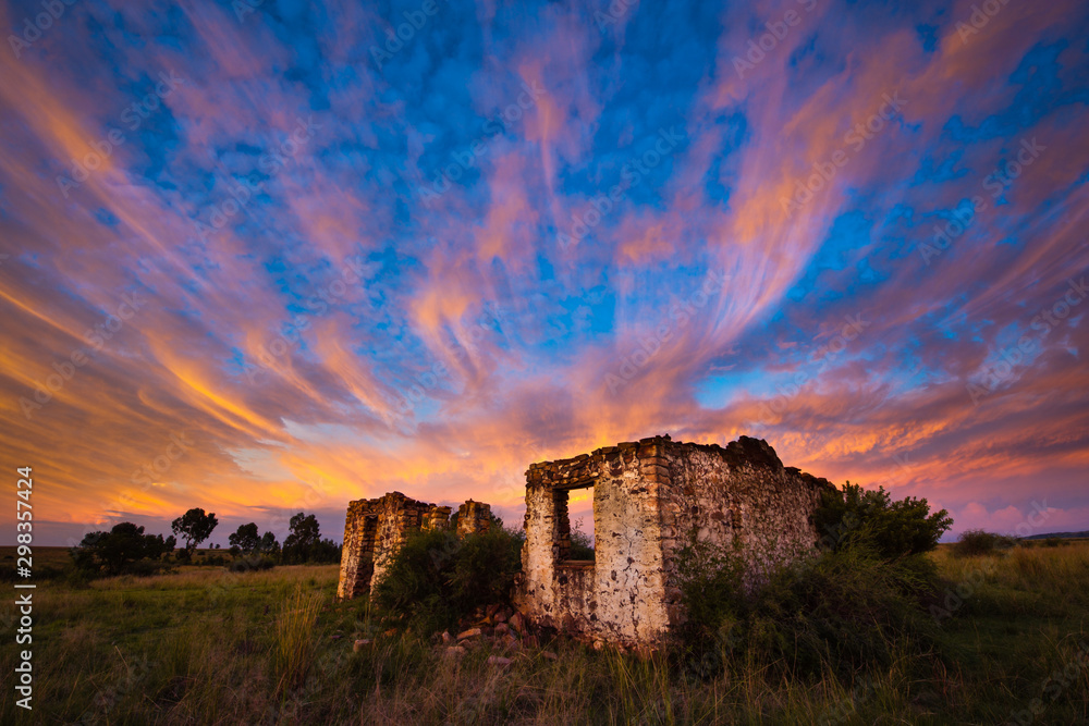 Obraz premium Old Ruined House Sunset