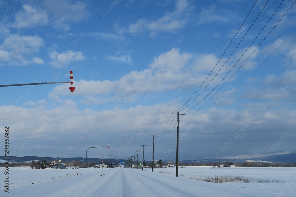 日本国北海道の雪のある冬の風景