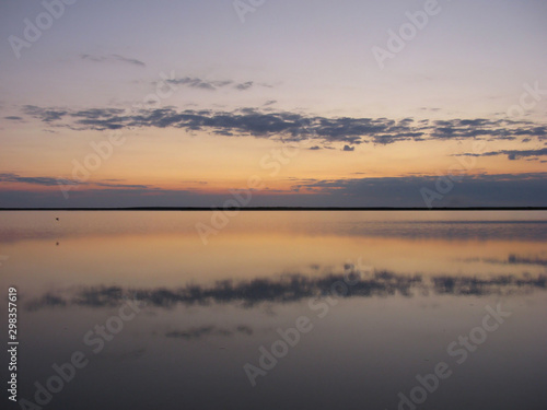Sunset at Syvash lake © Anatolii