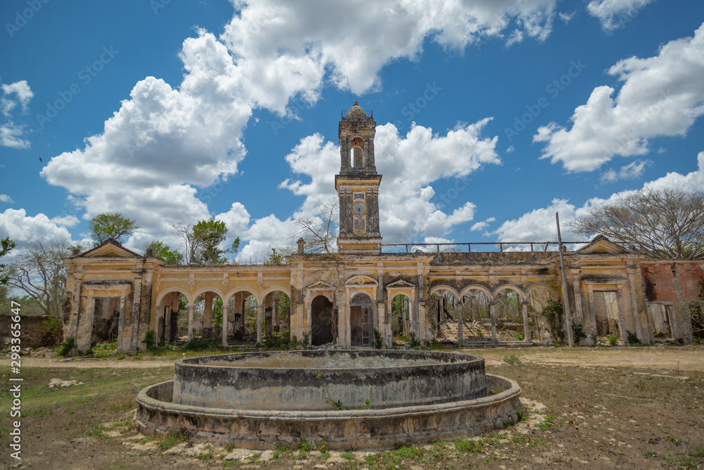 Obraz premium Abandoned Hacienda 03