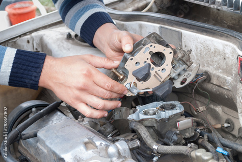 car carburetor repair photo