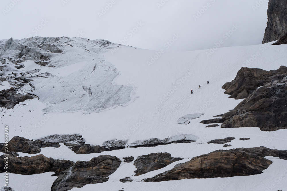 Seilschaft auf dem Ochsentaler Gletscher, Silvretta