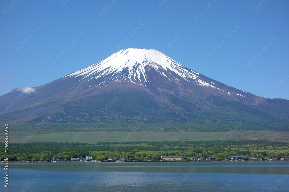 Blick auf den Mount Fuji Fujisan vom Yamanaka Lake , Japan
