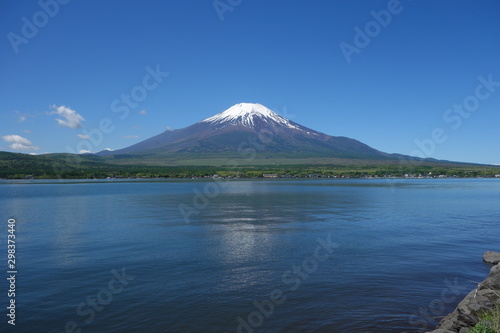 Blick auf den Mount Fuji Fujisan vom Yamanaka Lake   Japan