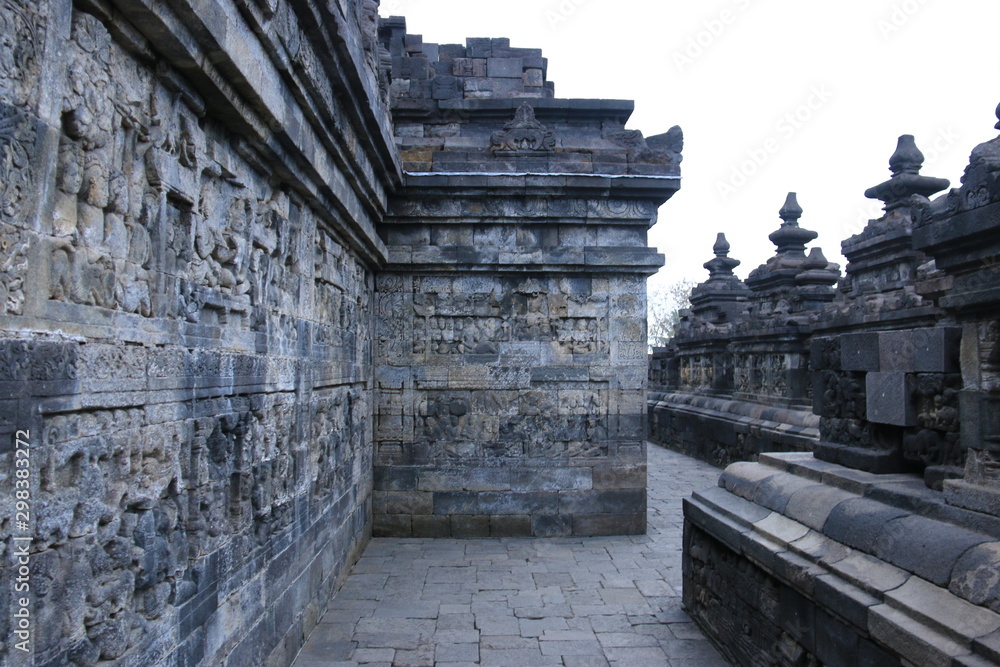 ジャワ島　ボロブドゥール寺院遺跡　方形壇回廊