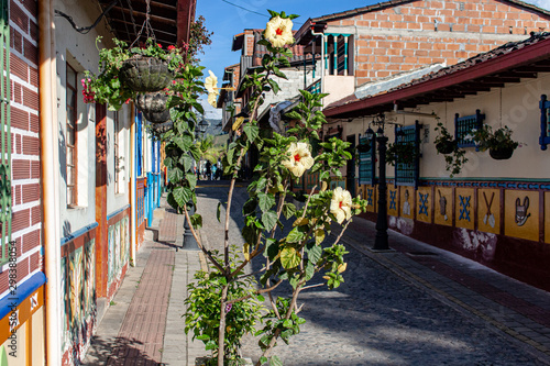Fototapeta Naklejka Na Ścianę i Meble -  street in old town guatape
