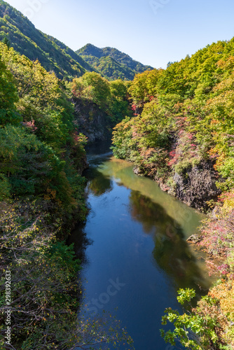 定山渓温泉の渓谷と紅葉 / 北海道 札幌市 定山渓温泉