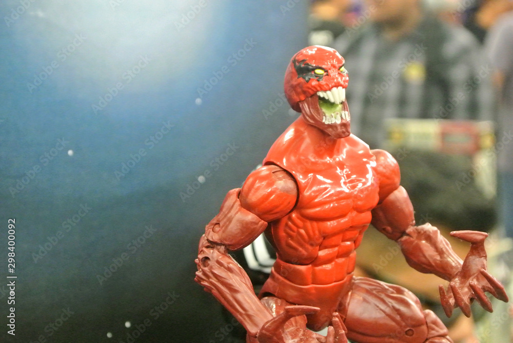 Obraz premium KUALA LUMPUR, MALAYSIA -MARCH 31, 2018: Selected focused of Marvel Comic action figure call Spider-man. He was one of the Avengers team. Action figures gather together by the collector. 