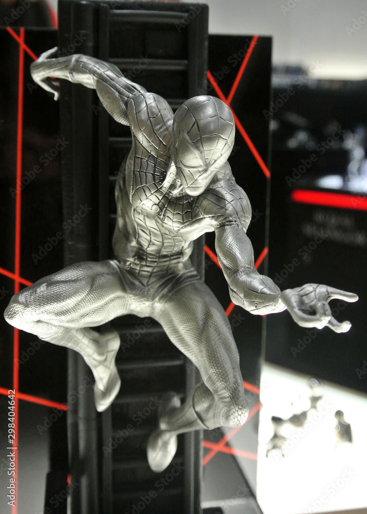 Obraz premium KUALA LUMPUR, MALAYSIA -APRIL 7, 2018: Selected focused of Marvel Comic action figure called Spider-man made from pewter metal. Luxury action figure for the collector and normally be the special souve