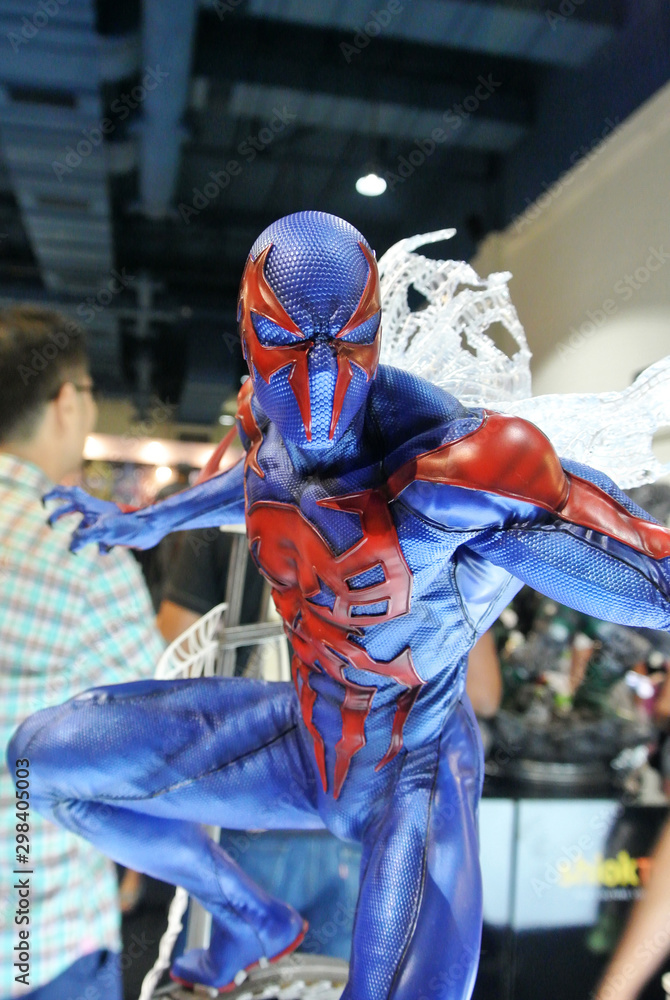Obraz premium KUALA LUMPUR, MALAYSIA -APRIL 7, 2018: Selected focused of Marvel Comic action figure called Spider-man 2099. Futuristic Spider-man character. Action figures displayed by collector.