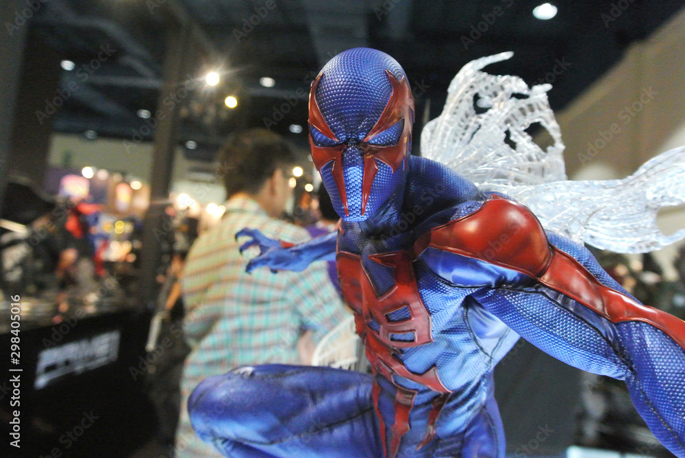 Obraz premium KUALA LUMPUR, MALAYSIA -APRIL 7, 2018: Selected focused of Marvel Comic action figure called Spider-man 2099. Futuristic Spider-man character. Action figures displayed by collector.