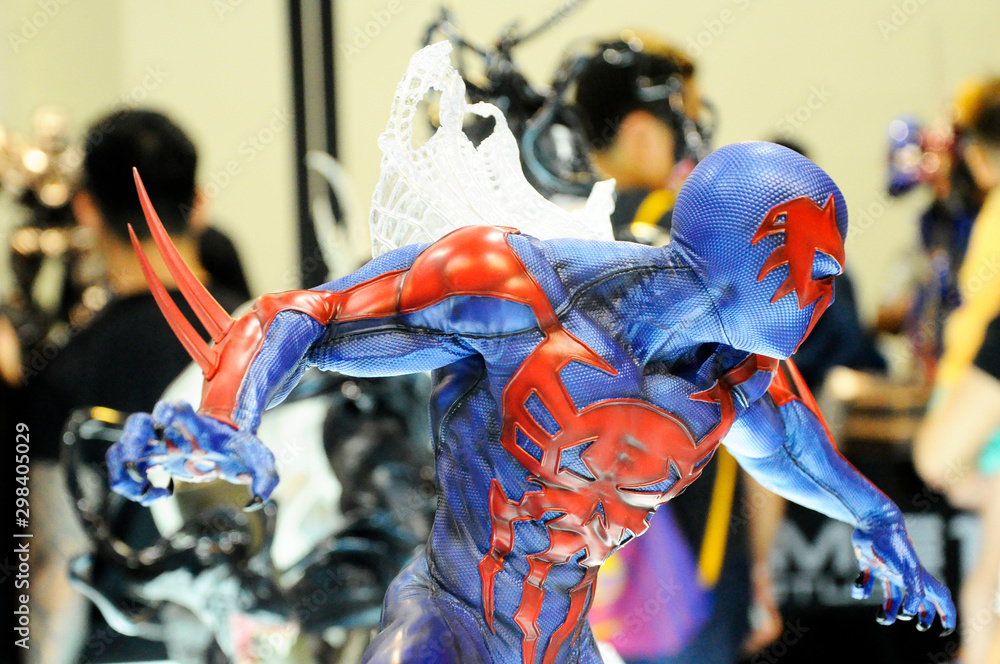 Obraz premium KUALA LUMPUR, MALAYSIA -APRIL 7, 2018: Selected focused of Marvel Comic action figure called Spider-man 2099. Futuristic Spider-man character. Action figures displayed by collector.