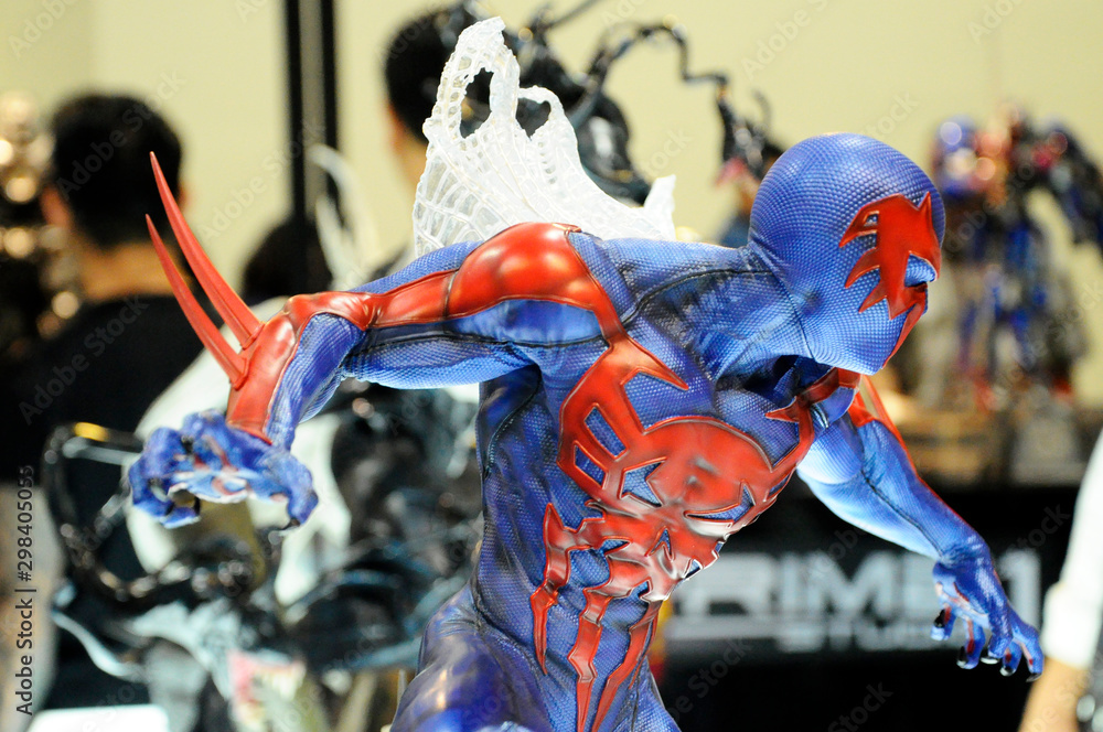 Obraz premium KUALA LUMPUR, MALAYSIA -APRIL 7, 2018: Selected focused of Marvel Comic action figure called Spider-man 2099. Futuristic Spider-man character. Action figures displayed by collector.