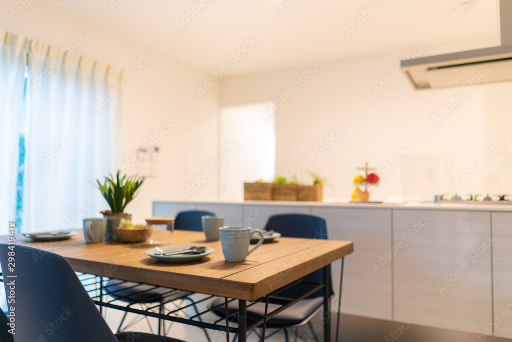 Fototapeta premium 一軒家 リビングダイニングルームの食卓_3