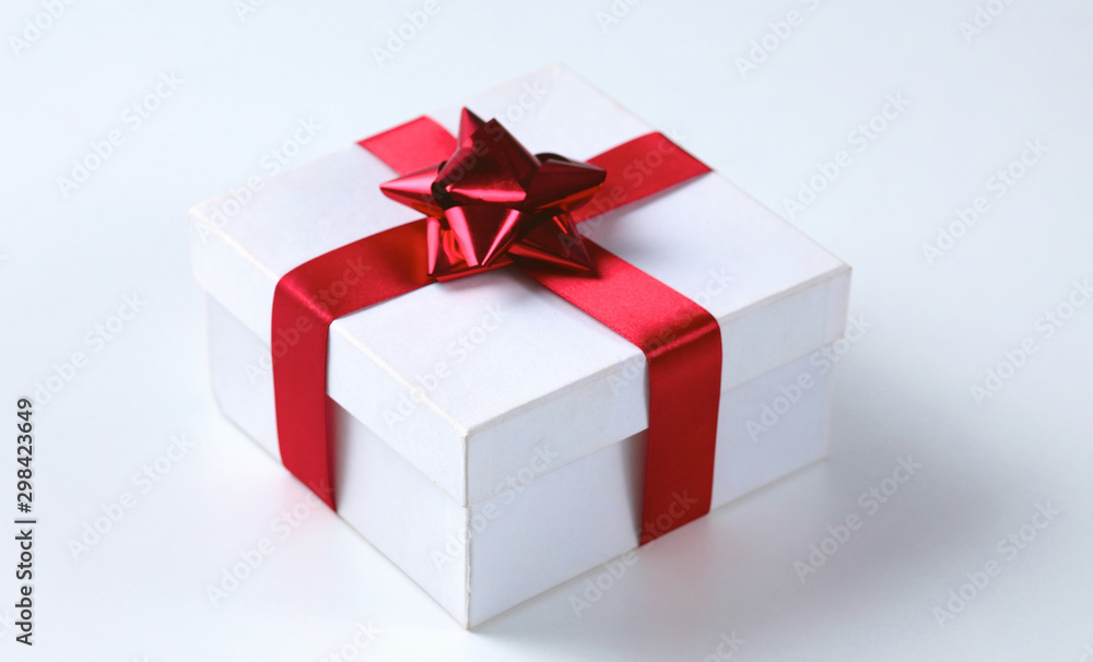 Fototapeta premium Christmas gift box isolated on a white background