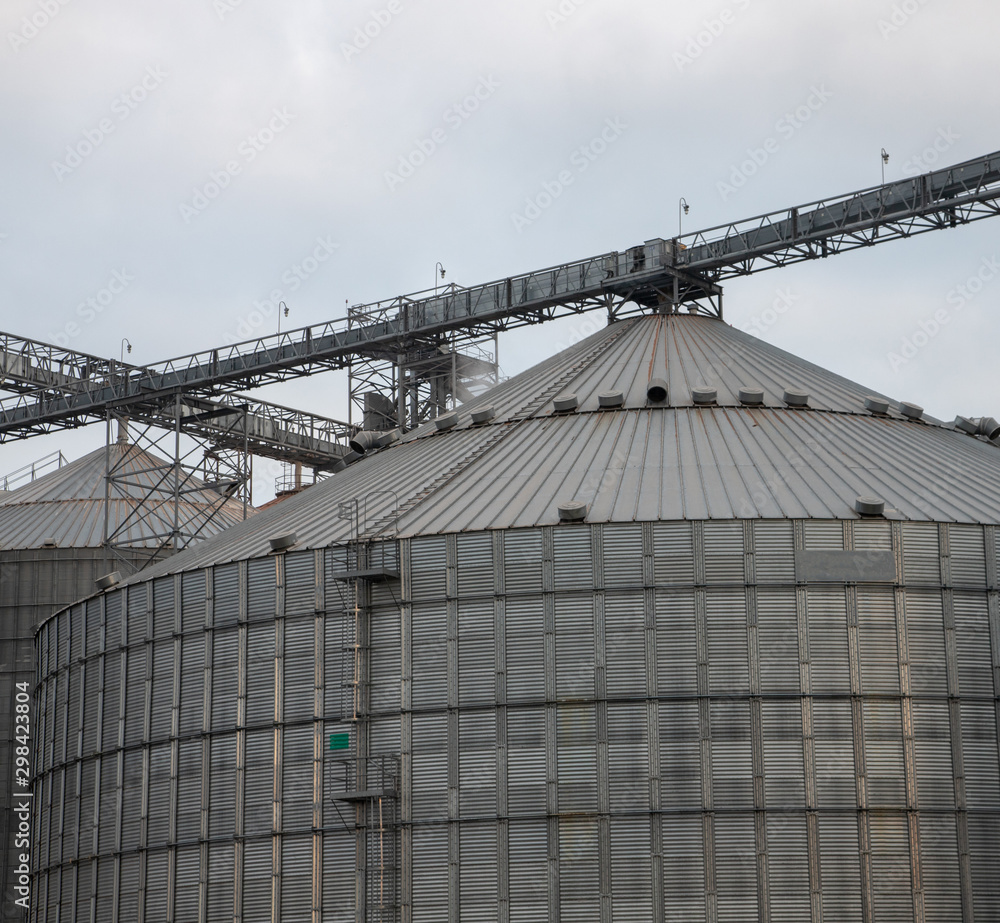 Bunker for drying and storage of grain, agriculture. Bunker for drying and storage of grain, agriculture.