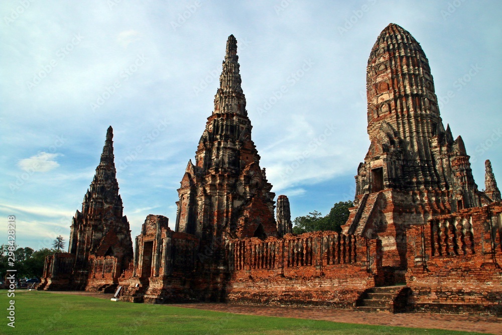 Templo budista de Wat Chaiwatthanaram en Ayutthaya (Tailandia). Templo budista de Wat Chaiwatthanaram en Ayutthaya (Tailandia).
