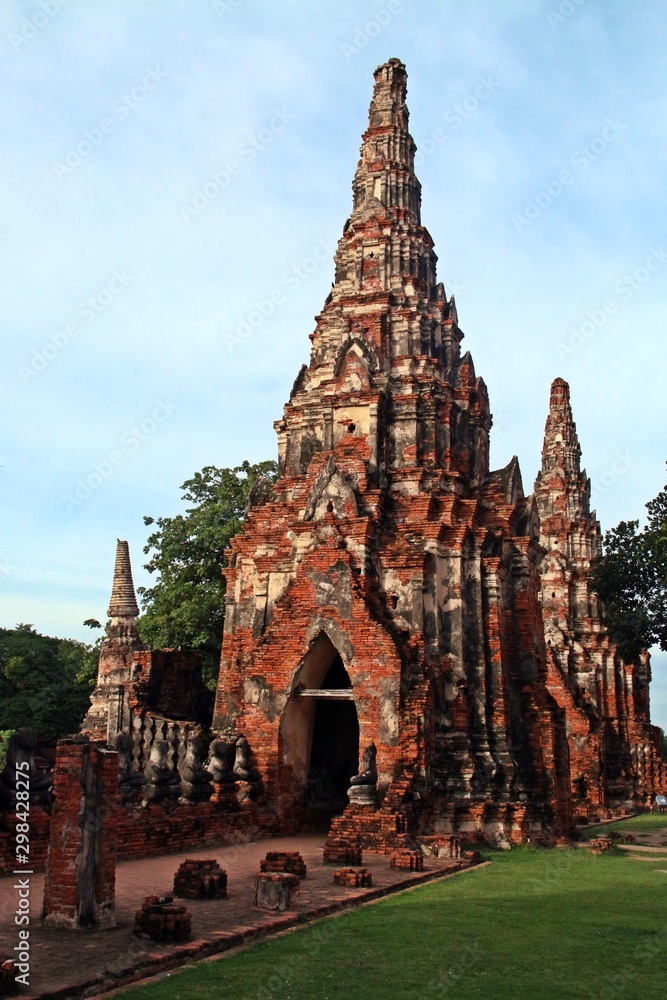 Templo budista de Wat Chaiwatthanaram en Ayutthaya (Tailandia).