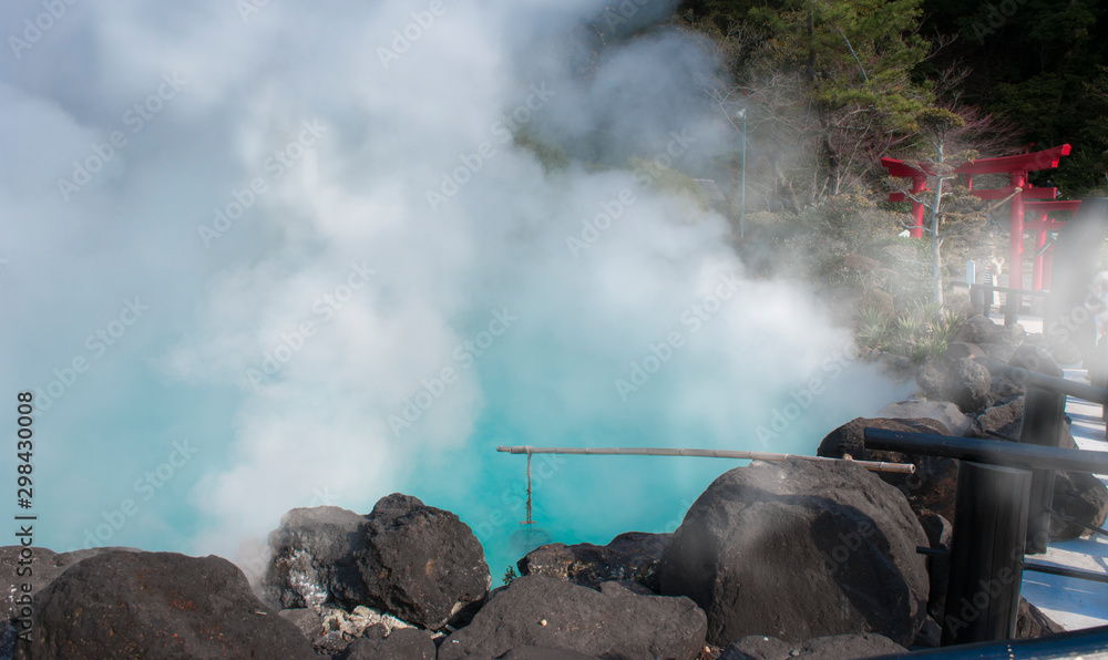 Obraz premium Hot spring (Hell) onsen, hot blue water The 