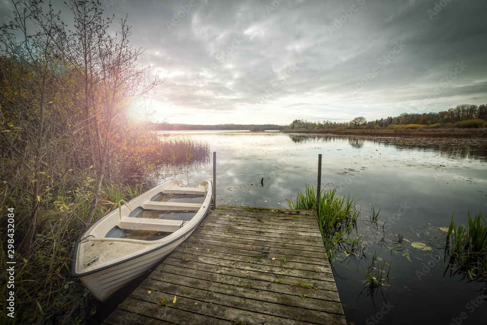 Obraz premium Sunrise over the Swedish lake
