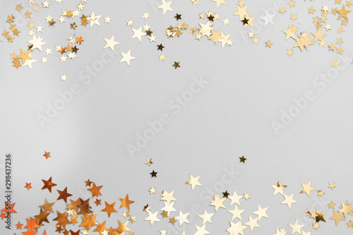 Fotografia Abstract Christmas background with golden glitter over white board