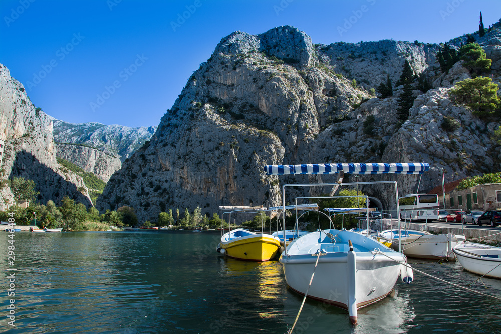 Kanion rzeki Cetina, Omis, Chorwacja - obrazy, fototapety, plakaty 
