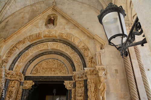 stare miasto Trogir w Chorwacji, fasada kościoła