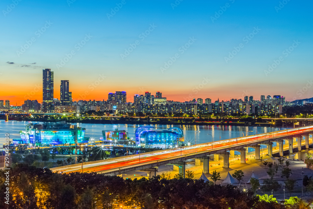 So beautiful twilight at Banpo bridge of Han river,Seoul city, South Korea.