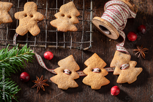 Rustic gingerbread cookie chain for Christmas tree