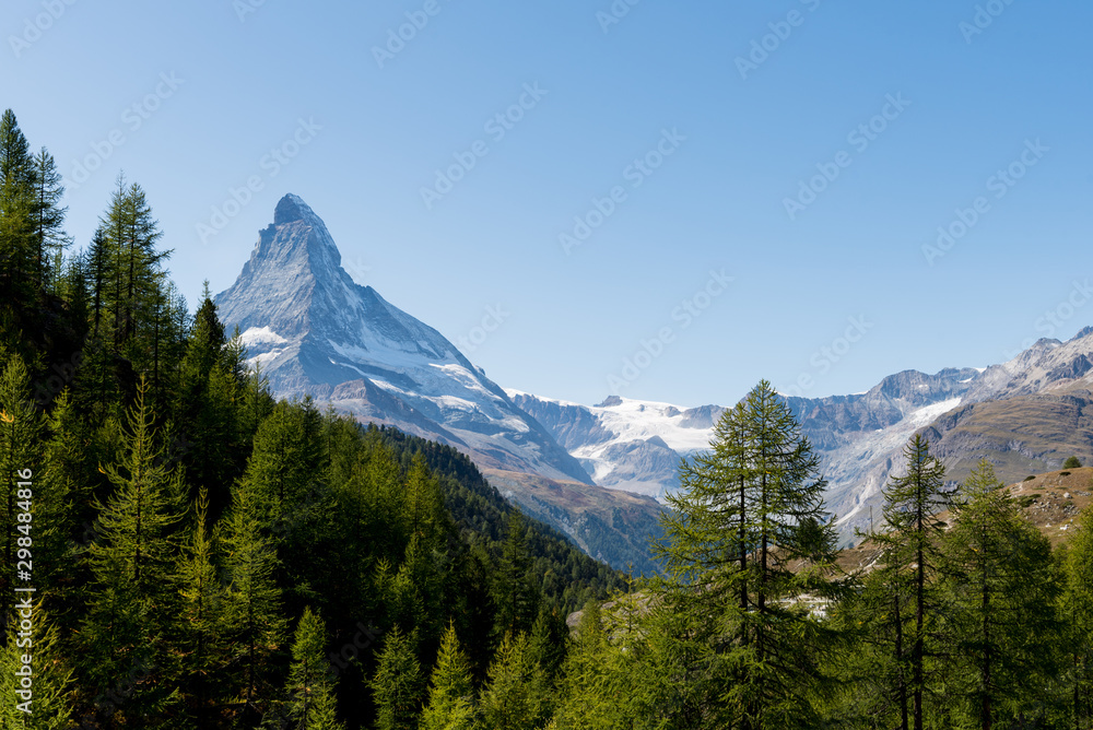 Φωτογραφία Amazing View of the mountain Matterhorn, Zermatt, Valais in the Swiss Alps, blue sky, no clouds in early autumn