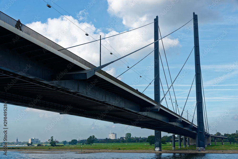 Rhein-Knie-Brücke, Düsseldorf