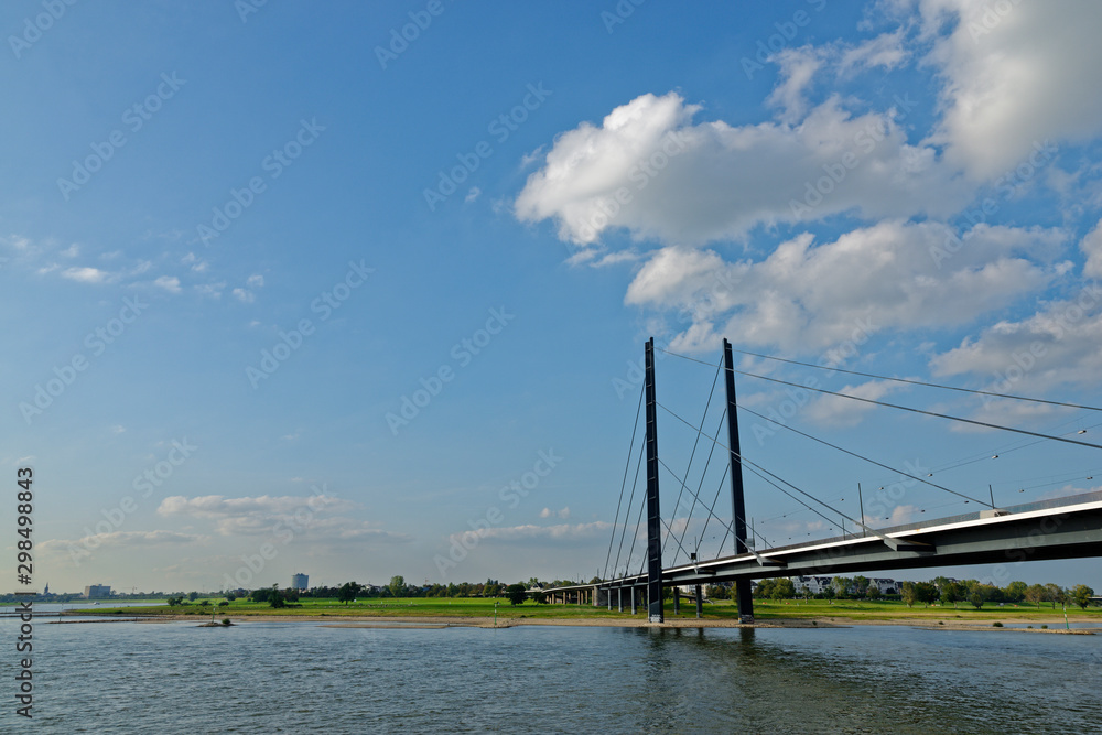 Rhein-Knie-Brücke, Düsseldorf