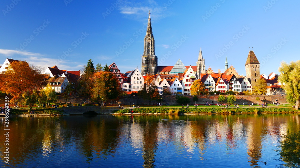 Ulm, Deutschland: Skyline der Donaustadt, die von dem Münster überragt wird