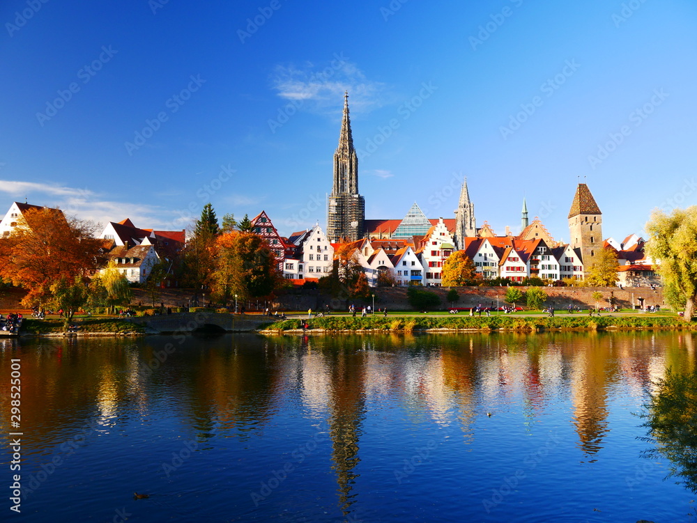 Ulm, Deutschland: Skyline der Donaustadt, die von dem Münster überragt wird