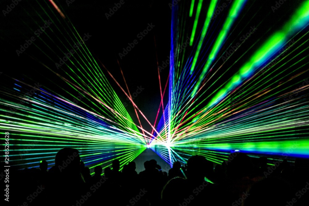 Laser rays Very colorful show with a crowd and great rays at youth party festival foto de Stock | Adobe Stock