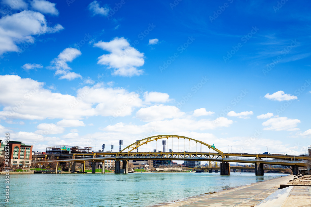 Fototapeta premium Fort Duquesne Bridge, river embarkment Pittsburg view
