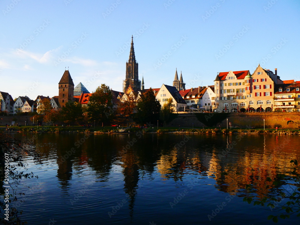 Ulm, Deutschland: Stadt an einem goldenen Oktobertag