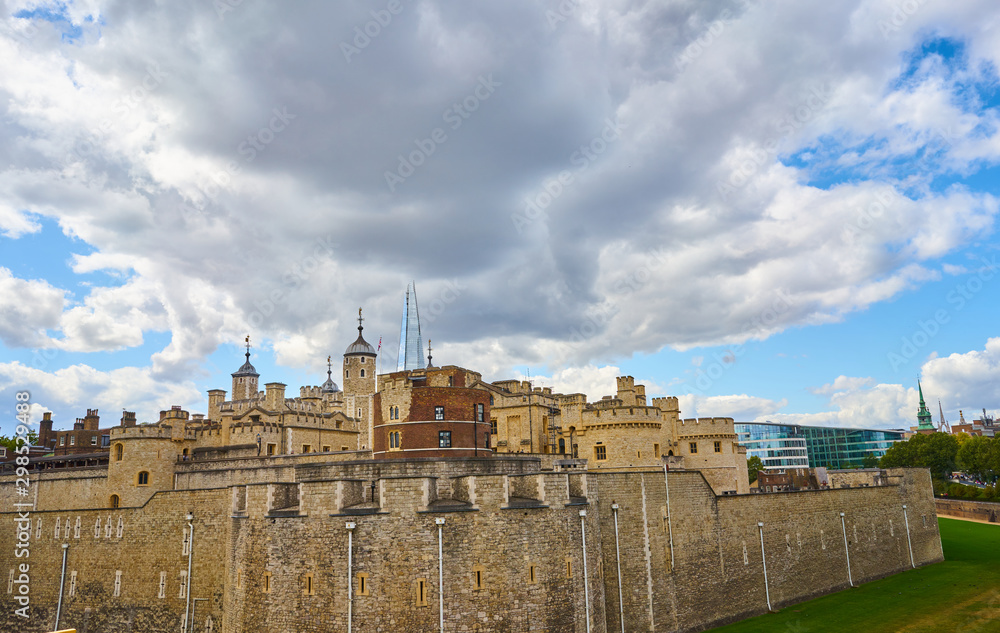 Mix of old and modern buildings in the city of London