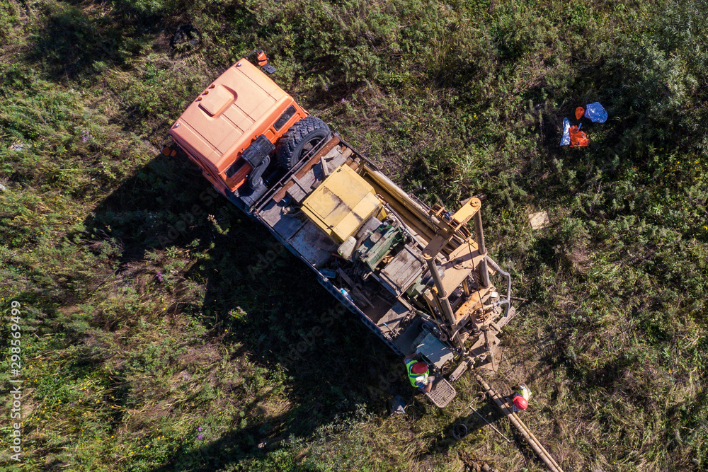 Mobile drilling rig for repair of oil and gas wells. Mobile drilling rig for repair of oil and gas wells.