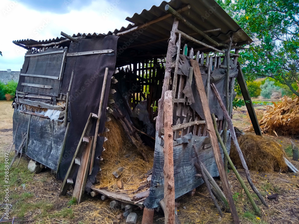 Fototapeta premium abandoned house
