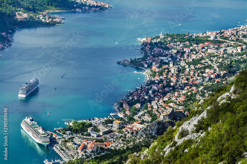 fiord w Czarnogórze, piękny widok na Kotor, góry i morze Adriatyckie