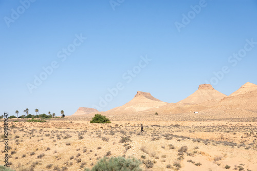 Montagnes et désert à Tataouine, Tunisie