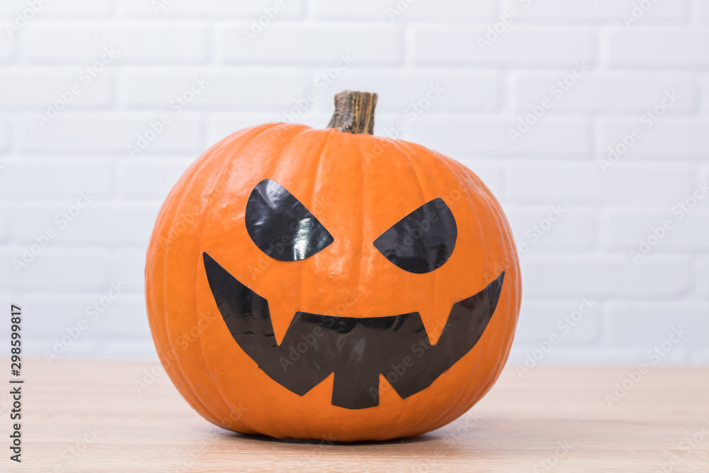 Fototapeta premium halloween pumpkin on brick background
