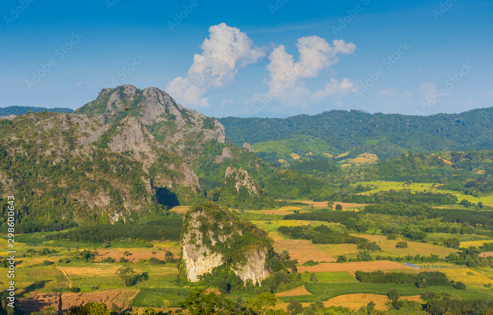 Fototapeta premium Mountain landscape White clouds and beautiful blue sky