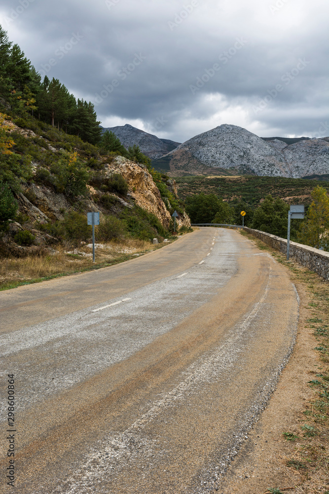Fototapeta premium Winding asphalt road in Spain