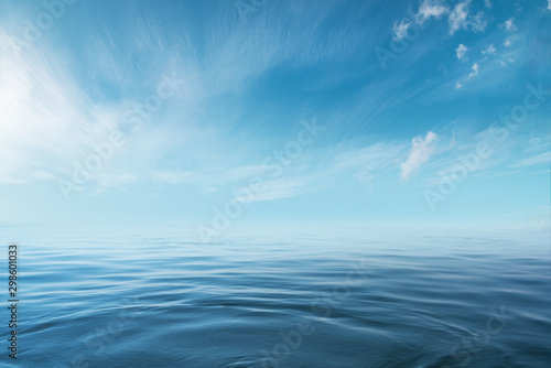 Obraz na płótnie Blue sea or ocean with sunny and cloudy sky