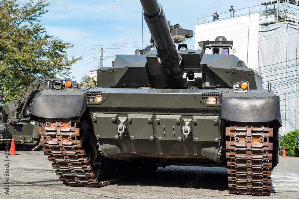 油気圧サスペンションで姿勢制御する陸上自衛隊の戦車 Stock 사진 Adobe Stock 油気圧サスペンションで姿勢制御する陸上自衛隊の戦車 Stock 사진 Adobe Stock
