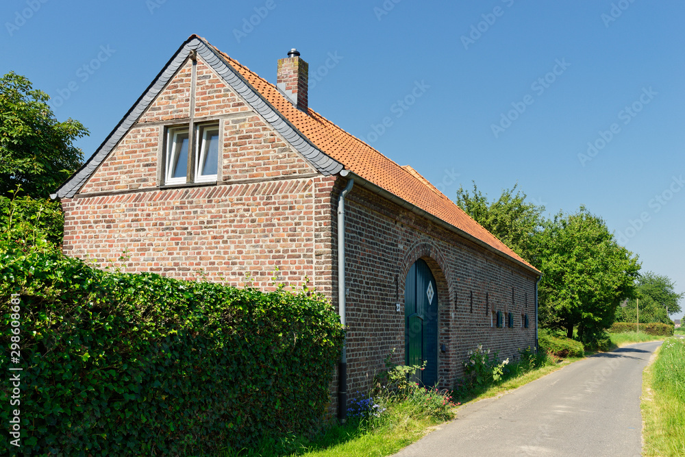 umgebaute Scheune, jetzt Wohnhaus